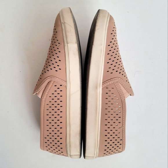 Blush Perforated slides - Picture 7 of 13